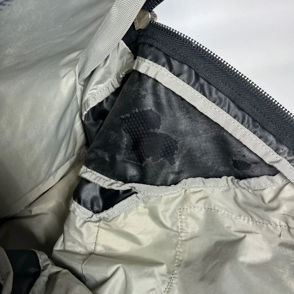 Osprey Quasar 30L Backpack Black 24/Seven Series Daypack Laptop Sleeve Bungee